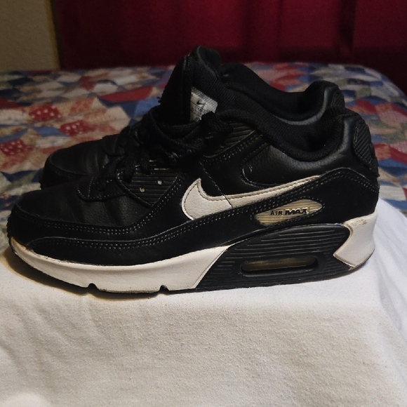 Nike Air Max Kids Black and White Sneakers - Picture 2 of 9